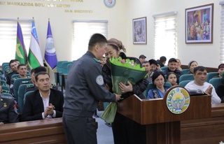 Әскерлер туўысқанлары менен дийдар көристи