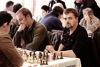 “YouTube” taniqli blogerni irqchilikda gumon qilib, kanalini yopib qoʻydi