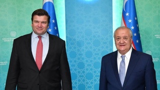 Абдулазиз Камилов встретился с государственным министром вооруженных сил Великобритании