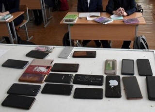 Тошкентдаги мактабларда ўқувчиларнинг телефонлари текширилмоқда