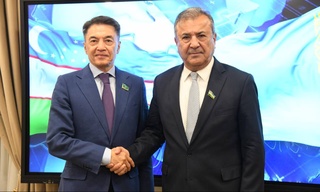 Состоялась встреча С. Сафоева с представителем Парламента Республики Казахстан