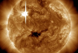 Қуёшда сўнгги етти йил ичида энг кучли чақнаш юз берди