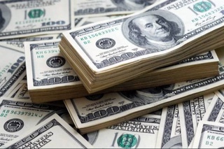 Центробанк: ограничений на обмен 100-долларовых купюр старого образца нет