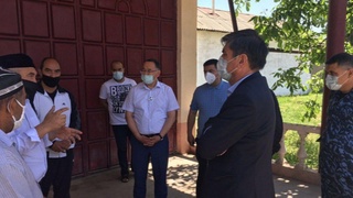 Toshkent viloyati hokimi “Ilhaq”badiiy fil`mi qahramoni uyiga tashrif buyurdi