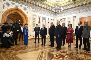 Мемлекет басшылары Хожент қорғанымен танысты