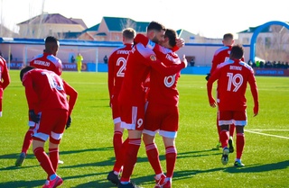 Бир клубнинг 25 нафар футболчисида коронавирус инфекцияси аниқланди