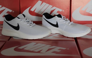 В Узбекистане запущено производство кроссовок «Nike»