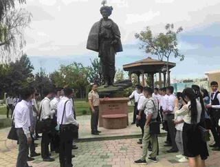 Шоирлар оламнинг нур нафасидур