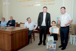 Ижодкор ўқувчилар тақдирланди