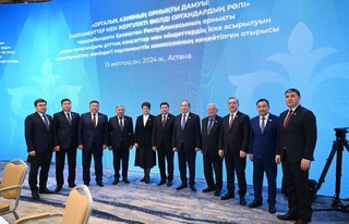 Өзбекстан делегациясы Турақлы раўажланыў бойынша парламент комиссиясының кеңейтилген мәжилисинде қатнасты