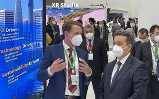 Делегация из Узбекистана посетила стенд Huawei в рамках Всемирного мобильного конгресса MWC22 в Барселоне