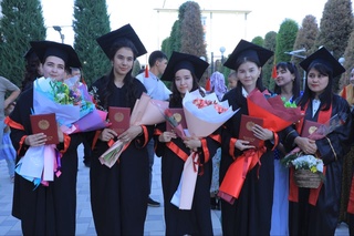 Битирувчиларга диплом топширилди