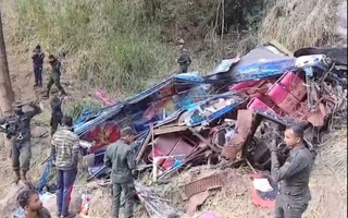 Adaderana: 15 people died in Sri Lanka when a bus fell into a chasm