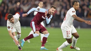 «Молотобойцы» выбивают «Севилью», а Хави огорчает Стамбул