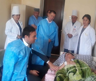 Gʻuzorda 57 yoshli shifokor xizmat burchini bajarayotgan paytida kaltaklandi