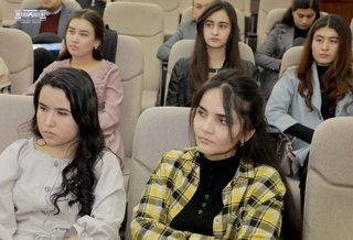 "Дунё, сенга шеър олиб келдим" ёхуд назм кенгаши фаолияти таҳлил қилинди