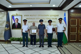 Ҷасорат ҳангоми иҷрои вазифа: дар Тошканд кормандони ШКД ва як шаҳрванд барои безарар гардондани ҷинояткори хатарнок мукофотонида шуданд