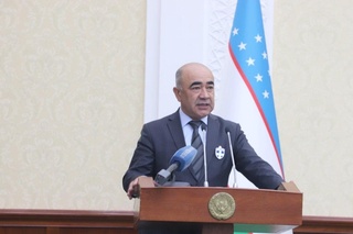 Zoyir Mirzayev Chiroqchidagi maktab direktorini koʻzboʻyamachilikda aybladi