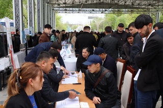 Содействие занятости населения - ключевой элемент социально-экономической стратегии регионов