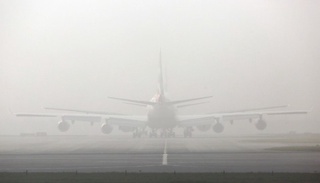 Кучли туман Ўзбекистондаги иккита аэропорт фаолиятини чеклаб қўйди