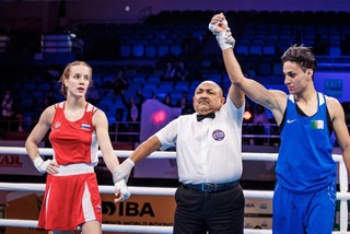 Erkak kishi ayollar boksida ishtirok etgan