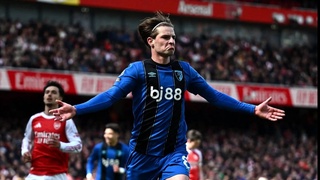 «Арсенал» проиграл в Лондоне «Борнмуту» и вернул интригу в АПЛ