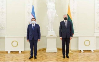 Посол Узбекистана вручил верительные грамоты Президенту Литвы