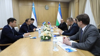 Бо директори фурудгоҳи байналхалқии Прага Ярослав Филип мулоқот барпо гардид