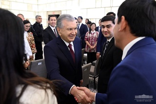 Ўзбекистон Президенти билан АҚШда учрашган сурхондарёлик йигит таассуротлари билан ўртоқлашди
