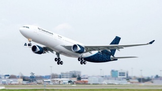 Тошкентдан Жиддага учаётган самолёт фавқулодда Баҳрайнга қўнди