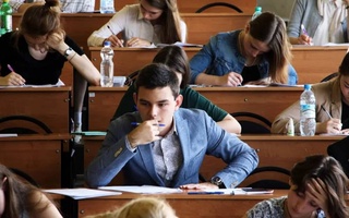 Вазорати таҳсилоти олӣ иттилоъро оиди гузрондани донишҷӯёни хориҷӣ ба донишгоҳҳои Ӯзбекистон бидуни имтиҳон рад кард