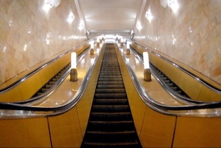 “Пахтакор“ метро бекатининг эскалатор ўрнатилган тарафи вақтинча ёпилди