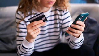 В Узбекистане несовершеннолетним упростят доступ к банковским картам через мобильные приложения