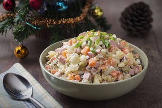Experts told in what conditions and for how long it is necessary to store New Year's salads