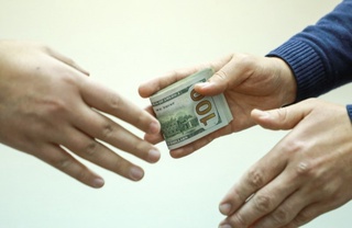 Валюта савдоси билан шуғулланиб келган шахслар ушланди