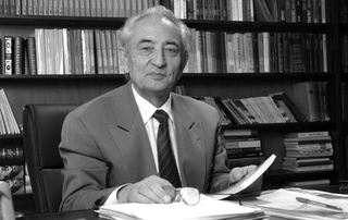 Oʻzbekiston xalq shoiri Jamol Kamol vafot etdi