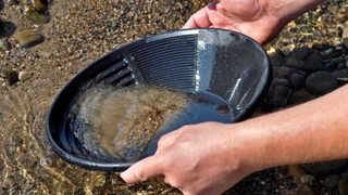 Қимматбаҳо металларни олтин изловчилар усулида қазиб олиш ҳуқуқи аукционга чиқарилди