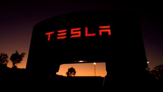 Teslaнинг соф фойдаси биринчи марта 1 миллиард долларни ташкил этди