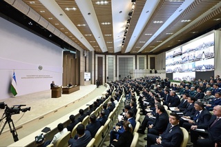 Давлатимиз раҳбари 250 мингдан зиёд аҳоли яшайдиган Шароф Рашидов туманида бирорта парк йўқлигига эътибор қаратди