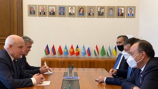 В Москве состоялась встреча директора ИСМИ Э. Арипова с Исполнительным секретарем СНГ С. Лебедевым