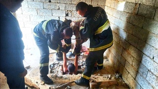 Jizzaxda bola hojatxona chuquriga tushib ketdi