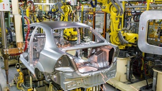 Нима учун импорт божларини олиб ташлаб, автосаноатда банд бўлган ишчиларнинг маошини тўлай қолмаймиз?