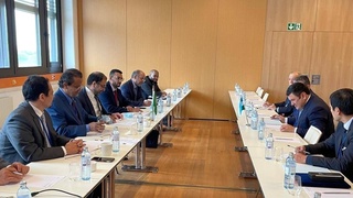 Делегация Узбекистана встретилась с президентом Города короля Абдуллы по атомной и возобновляемой энергетике Халид Аль-Султаном