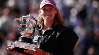 Россиянка Мирра Андреева обыграла польку Майю Хвалиньску в финале Rolland Garros