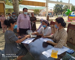 “Ayollar daftari” ro‘yxatiga kiritilgan xotin-qizlardan 311 nafariga moddiy yordam pullari tarqatildi