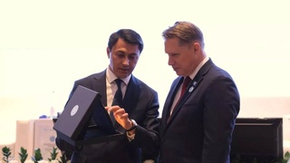 Министра здравоохранения РФ Михаила Мурашко наградили значком «Отличник здравоохранения Республики Узбекистан»