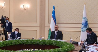 Ўзбекистон Бош вазири ШҲТ Ҳукумат раҳбарлари кенгаши мажлисида иштирок этмоқда