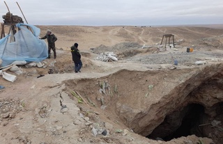 FVV: Navoiyda 5 nafar buxorolikni noqonuniy oltin qazib olish vaqtida tosh-qum massasi bosib qoldi