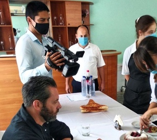 Fransiyalik Tiyeri Dezaga Buxoro turizm texnikumi talabalari uchun mahorat darslari o’tdi