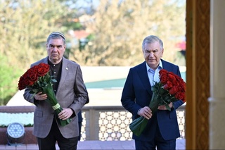 Өзбекстан Президенти ҳәм Түркмен халқының миллий жетекшиси Ҳәзирети Хизр комплексине барды